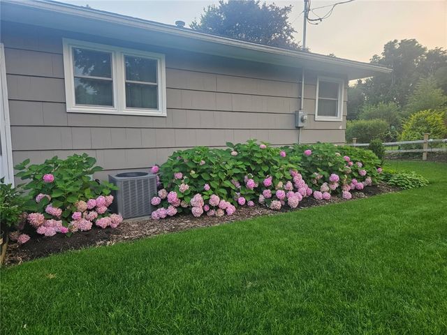 4 Putting Green Lane, Perinton, NY 14526