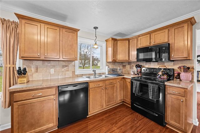 4 Putting Green Lane, Perinton, NY 14526