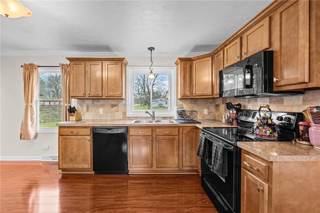 4 Putting Green Lane, Perinton, NY 14526