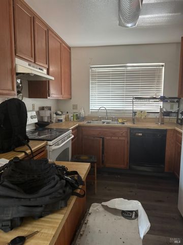 2467 College Park Cir, Santa Rosa, CA 95401