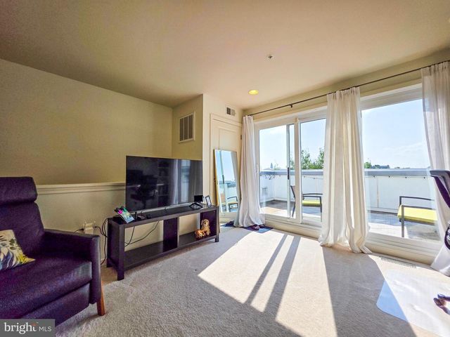 729 N ALFRED, Alexandria, VA 22314