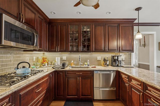 688 Hempstead Avenue, Rockville Centre, NY 11570