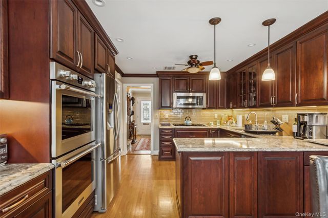 688 Hempstead Avenue, Rockville Centre, NY 11570