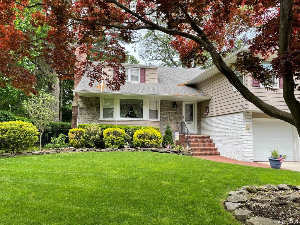 688 Hempstead Avenue, Rockville Centre, NY 11570