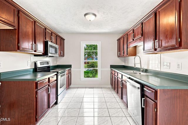 301 Larchmont Road, Fayetteville, NC 28311