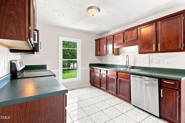 301 Larchmont Road, Fayetteville, NC 28311