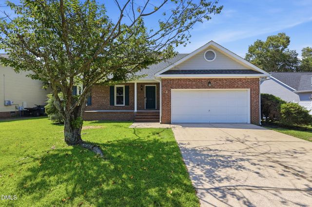 301 Larchmont Road, Fayetteville, NC 28311