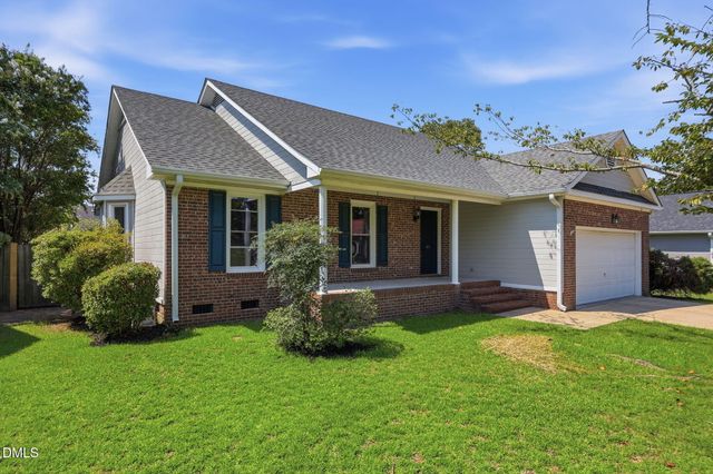 301 Larchmont Road, Fayetteville, NC 28311