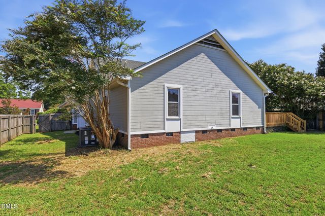 301 Larchmont Road, Fayetteville, NC 28311