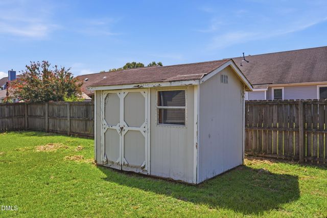 301 Larchmont Road, Fayetteville, NC 28311