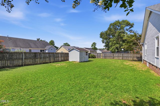 301 Larchmont Road, Fayetteville, NC 28311