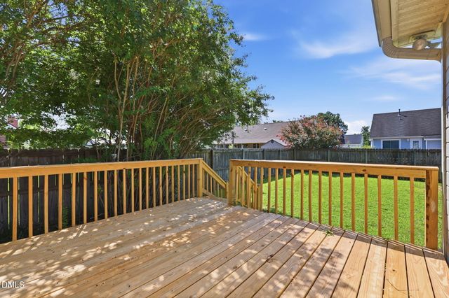 301 Larchmont Road, Fayetteville, NC 28311
