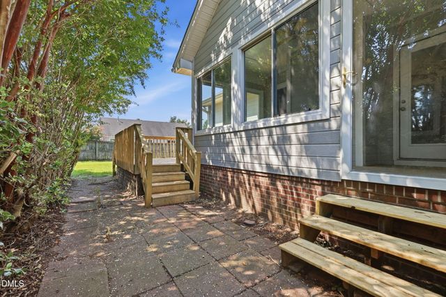 301 Larchmont Road, Fayetteville, NC 28311