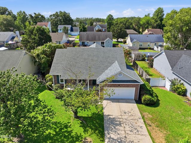 301 Larchmont Road, Fayetteville, NC 28311