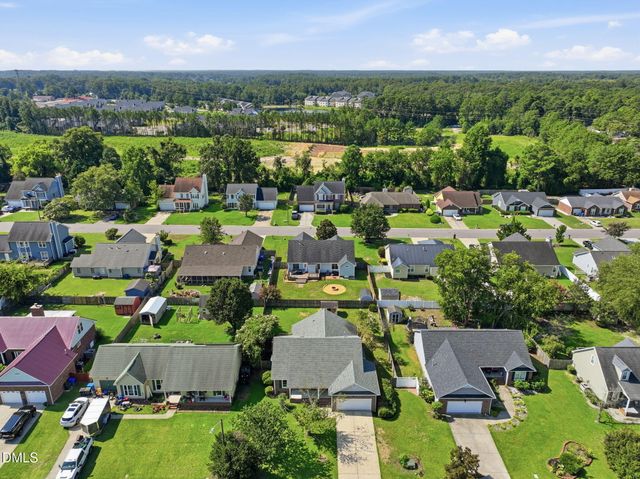 301 Larchmont Road, Fayetteville, NC 28311