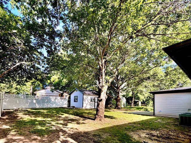 7000 Park Place Drive, Richland Hills, TX 76118