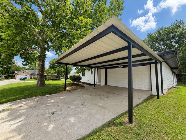 7000 Park Place Drive, Richland Hills, TX 76118