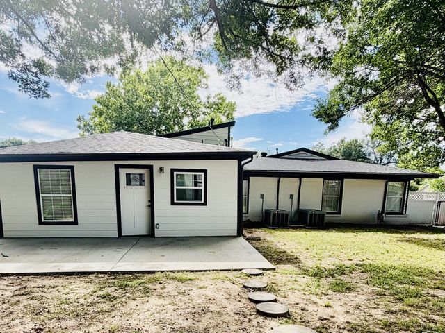7000 Park Place Drive, Richland Hills, TX 76118