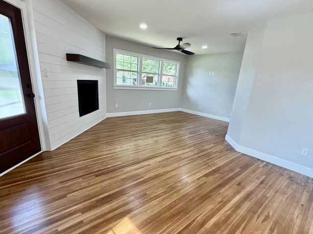 7000 Park Place Drive, Richland Hills, TX 76118