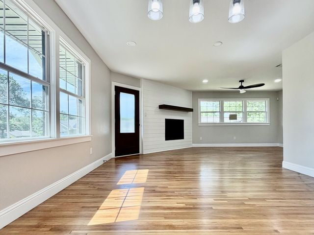 7000 Park Place Drive, Richland Hills, TX 76118