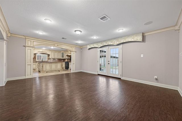 5422 Willowbend Boulevard, Houston, TX 77096