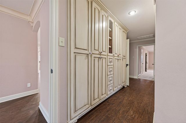 5422 Willowbend Boulevard, Houston, TX 77096