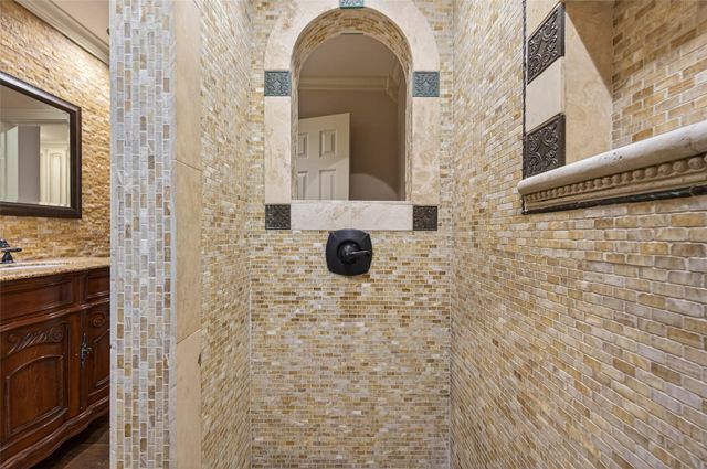 5422 Willowbend Boulevard, Houston, TX 77096