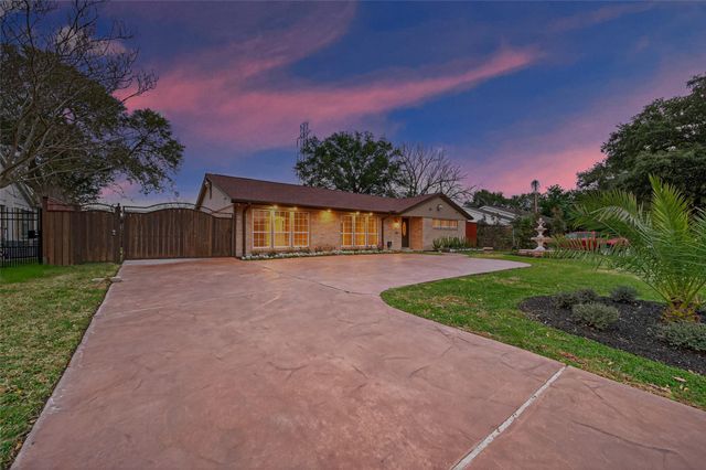 5422 Willowbend Boulevard, Houston, TX 77096