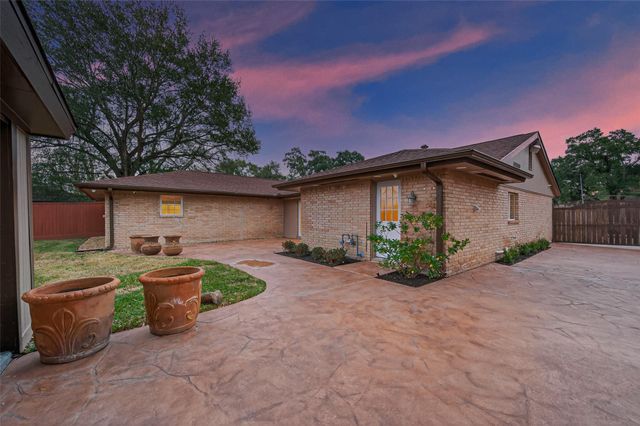 5422 Willowbend Boulevard, Houston, TX 77096