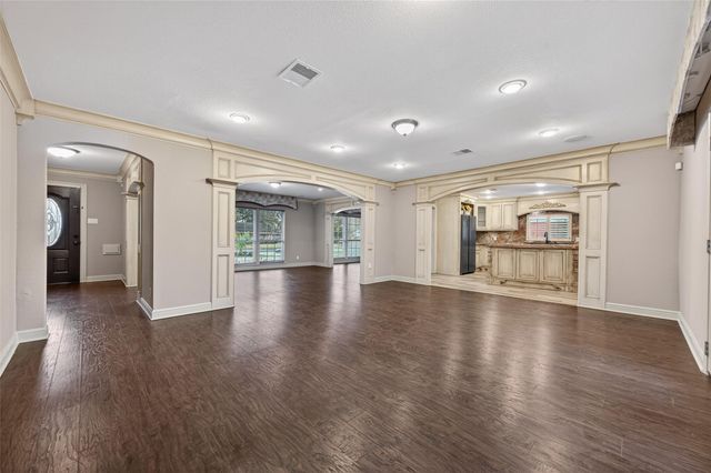 5422 Willowbend Boulevard, Houston, TX 77096