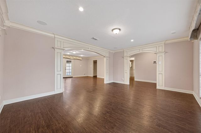 5422 Willowbend Boulevard, Houston, TX 77096