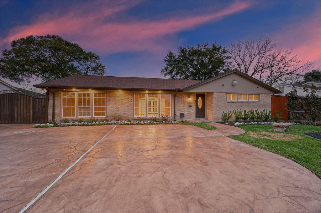 5422 Willowbend Boulevard, Houston, TX 77096