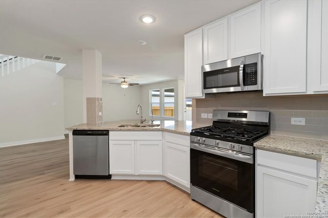 5923 Willow Point Blvd, San Antonio, TX 78219