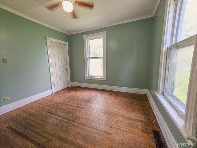 818 Ashland Avenue, Niagara Falls, NY 14301