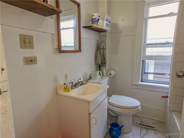 818 Ashland Avenue, Niagara Falls, NY 14301