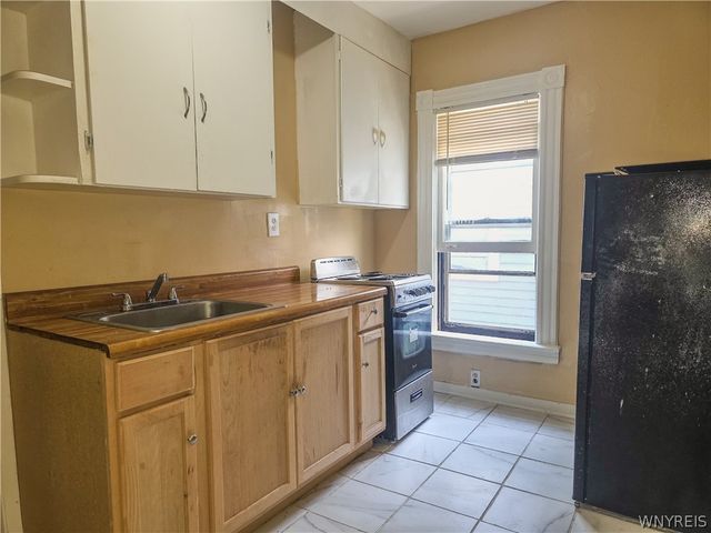 818 Ashland Avenue, Niagara Falls, NY 14301