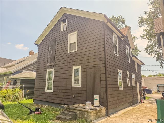 818 Ashland Avenue, Niagara Falls, NY 14301