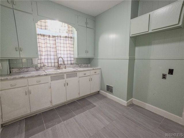 818 Ashland Avenue, Niagara Falls, NY 14301