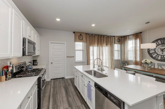 7915 Mellencamp DR, Austin, TX 78744