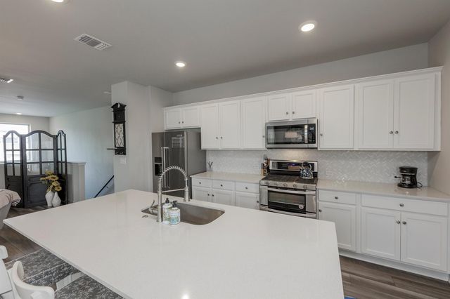 7915 Mellencamp DR, Austin, TX 78744