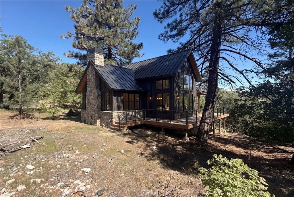 1684 Pinehurst Dr, Lake Arrowhead, CA 92352