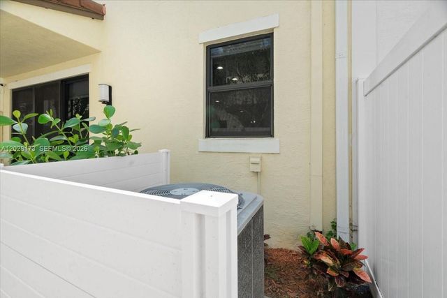 20975 NW 1st Ct, Pembroke Pines, FL 33029