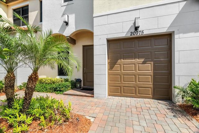 20975 NW 1st Ct, Pembroke Pines, FL 33029