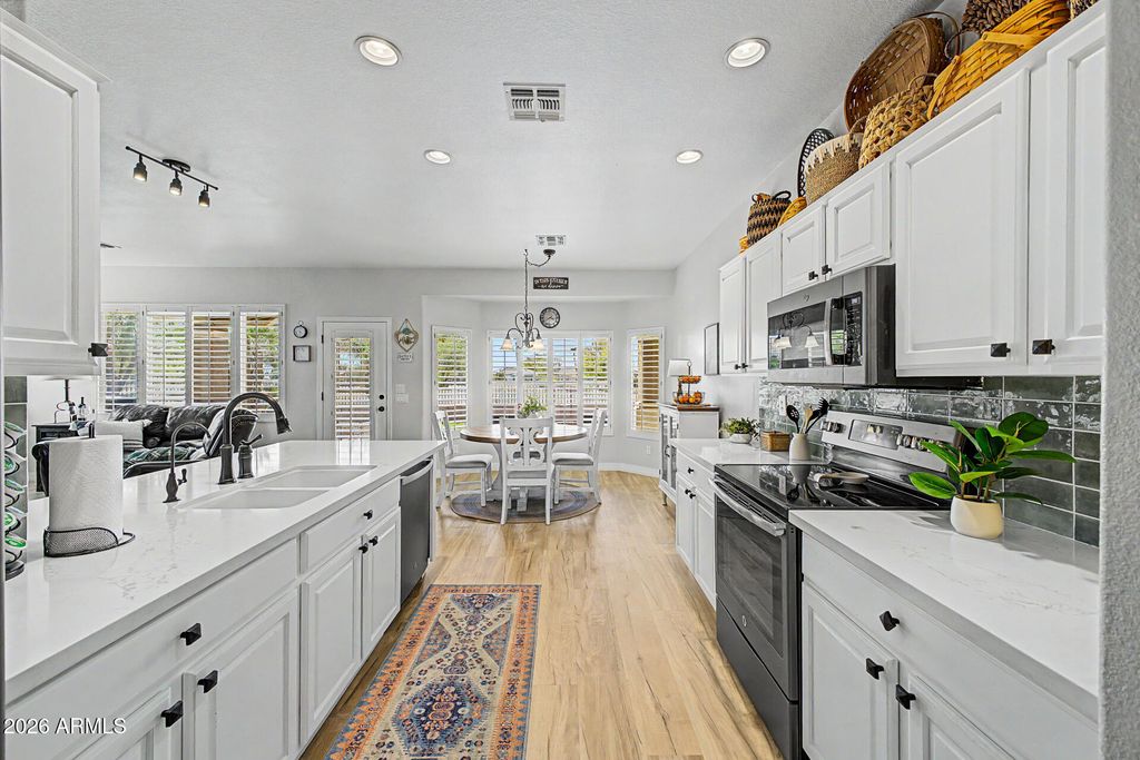 6310 S WHITE Place, Chandler, AZ 85249 — exterior