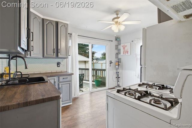 529 Champaign Road, Lincoln Park, MI 48146
