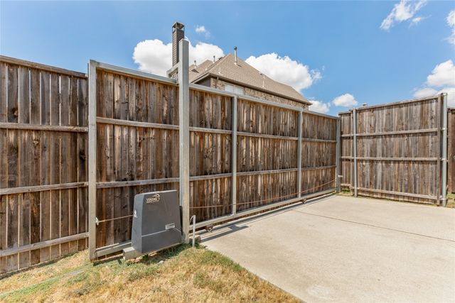 1304 Damsel Caitlyn Drive, Lewisville, TX 75056