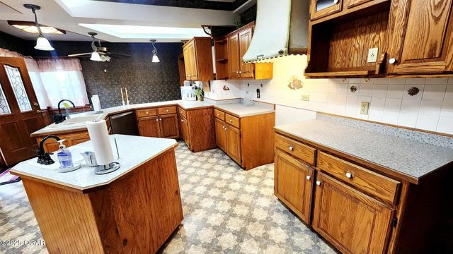 173 Highway 7, Girard, KS 66743