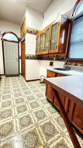 173 Highway 7, Girard, KS 66743