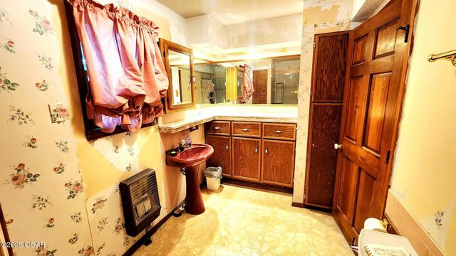 173 Highway 7, Girard, KS 66743