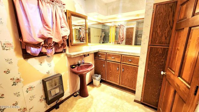 173 Highway 7, Girard, KS 66743